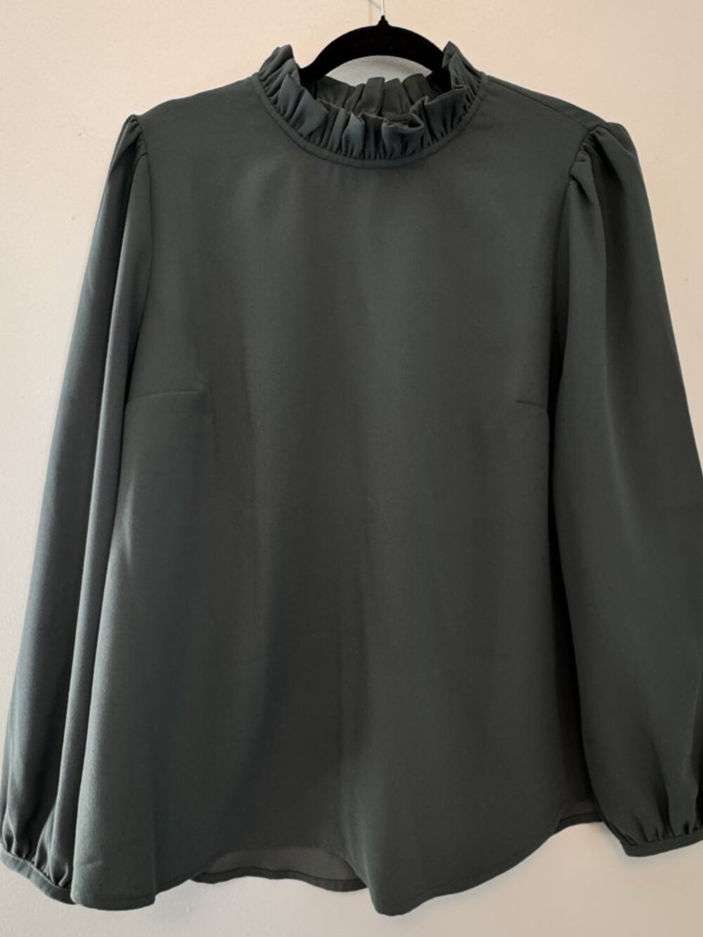 J.Crew Green Ruffle Neck Long Sleeve Crepe Blouse Women’s Large - MF0536